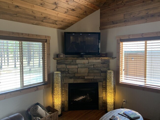 Building Photo - 757 Griz Ln