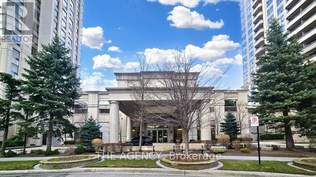 Building Photo - 25 Kingsbridge Garden Cir