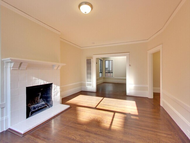 Building Photo - 2041 Hyde St