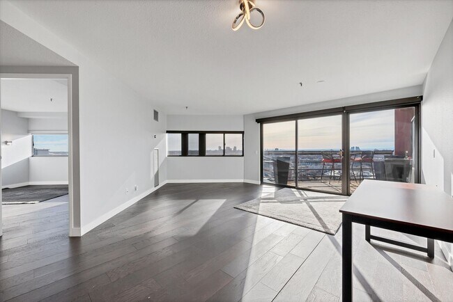 Foto del edificio - 100 Park Ave W