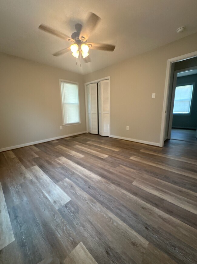 Foto del edificio - 5512 Gunshop Ln