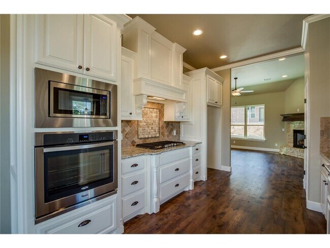 Foto del edificio - NEWER HOME  FOR LEASE IN EDMOND