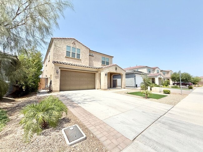 Foto del edificio - Charming 5-bed, 3-bath home with Pool/Spa ...