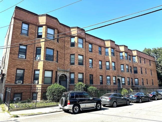 Building Photo - 3839 N Wilton Ave