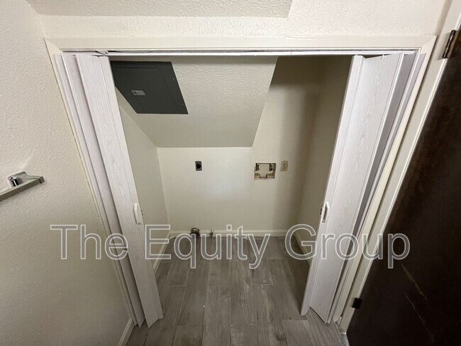 Foto del edificio - 828 N Williford Dr