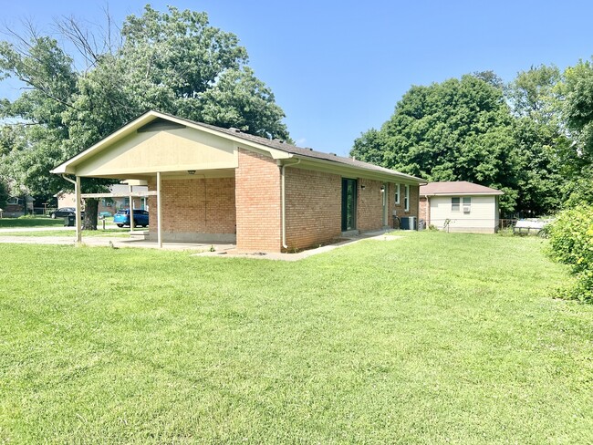 Building Photo - 305 Hillcrest Dr