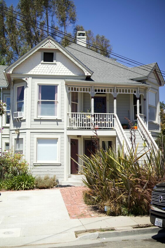 BEAUTY OF A VICTORIAN - 3741 McClelland St