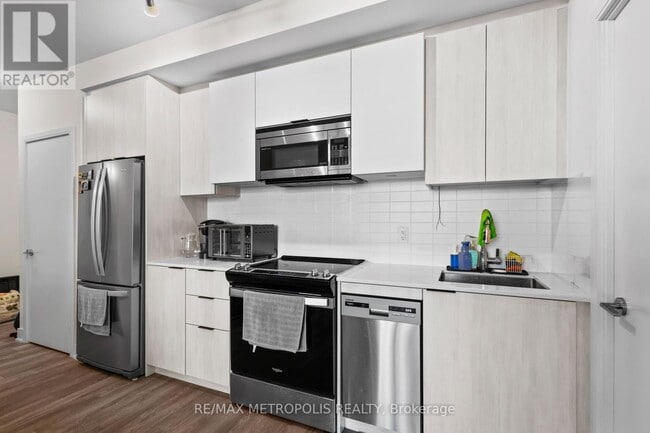 Building Photo - 110-1350-1350 Ellesmere Rd