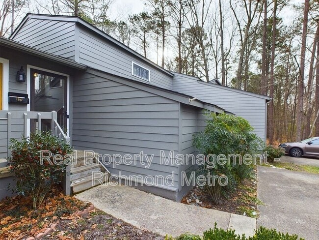 Building Photo - 1707 Foxfire Cir