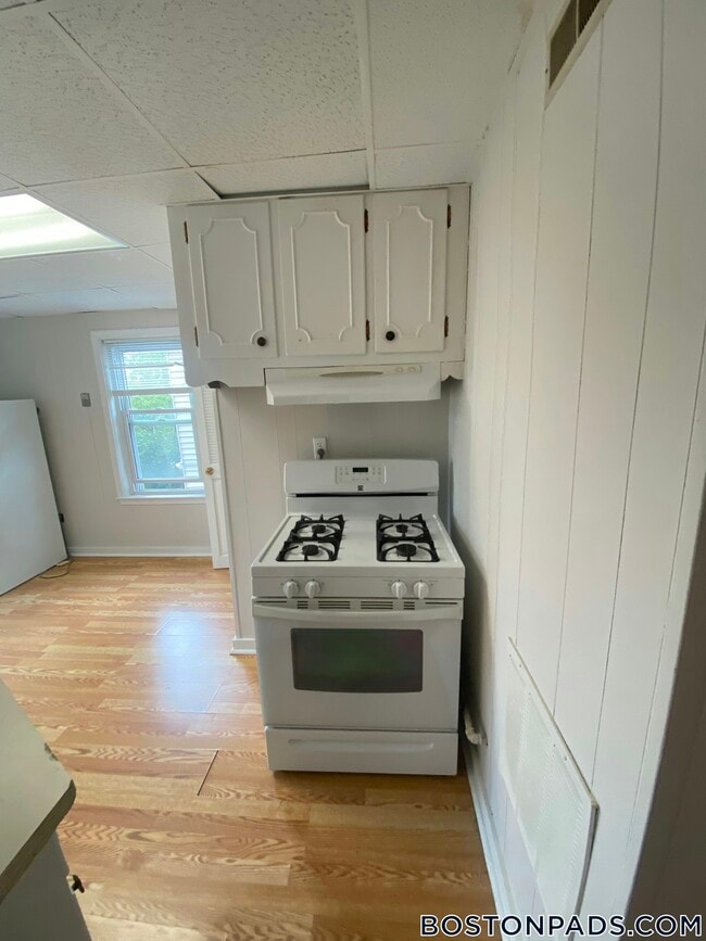 Building Photo - 103 Buttonwood St
