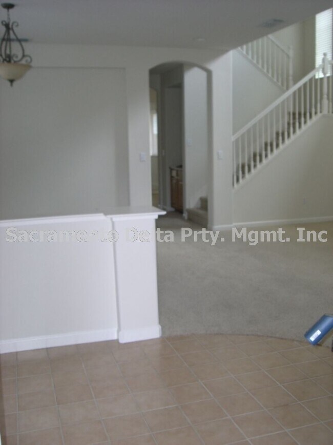 Building Photo - 179 Cashman Cir