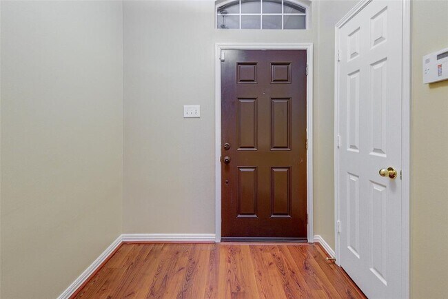 Foto del edificio - 9019 Canton Park Ln