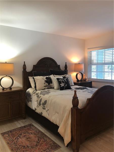 Foto del edificio - 806 Cypress Grove Ln