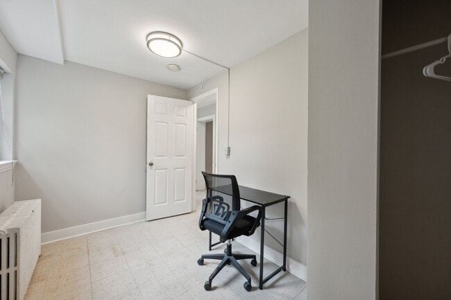 Foto del edificio - 4504 Guilford Rd