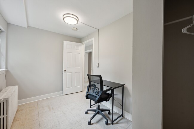 Building Photo - 4504 Guilford Rd