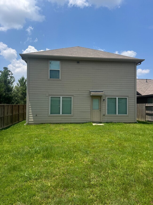 Building Photo - 3202 Holly Stokes Wy