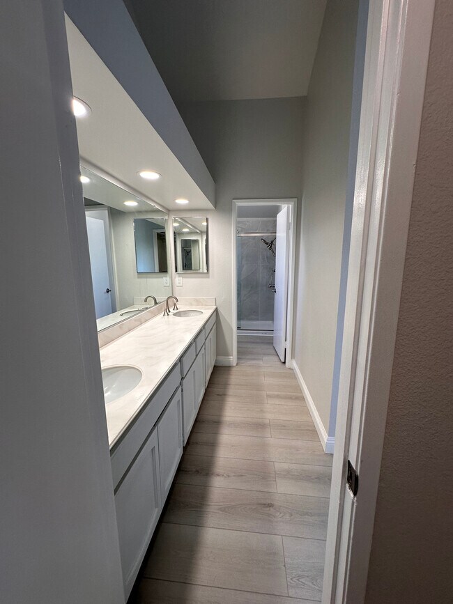 Tocador doble - Encimeras de mármol - 4300 Via Marisol