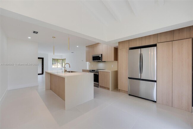 Foto del edificio - 4210 NW 11th Ave