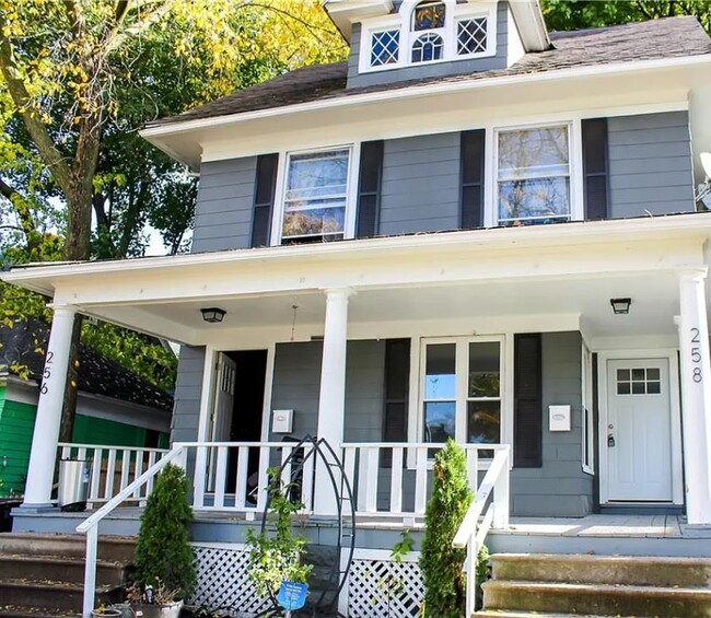 Building Photo - 256 Woodbine Ave