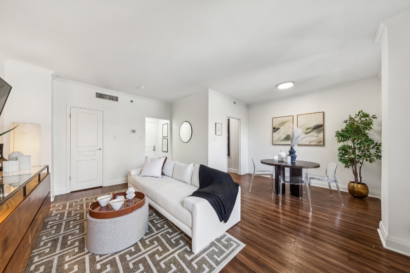 Photo - 228 E Chestnut St (Chicago, IL)