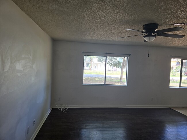 Living Room - 4111 Tree Ridge Ln NE
