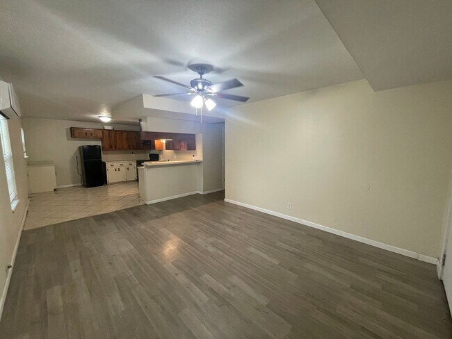 Foto del edificio - 2907 E Harrington Dr