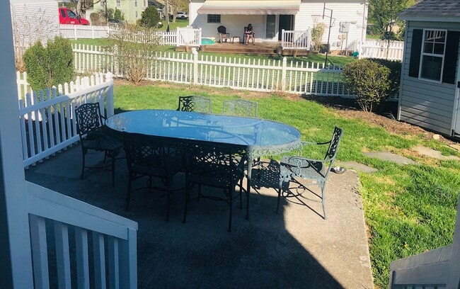 Foto del edificio - 210 Alum Springs Rd