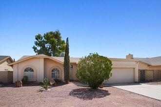 Building Photo - 3329 W Los Reales Rd