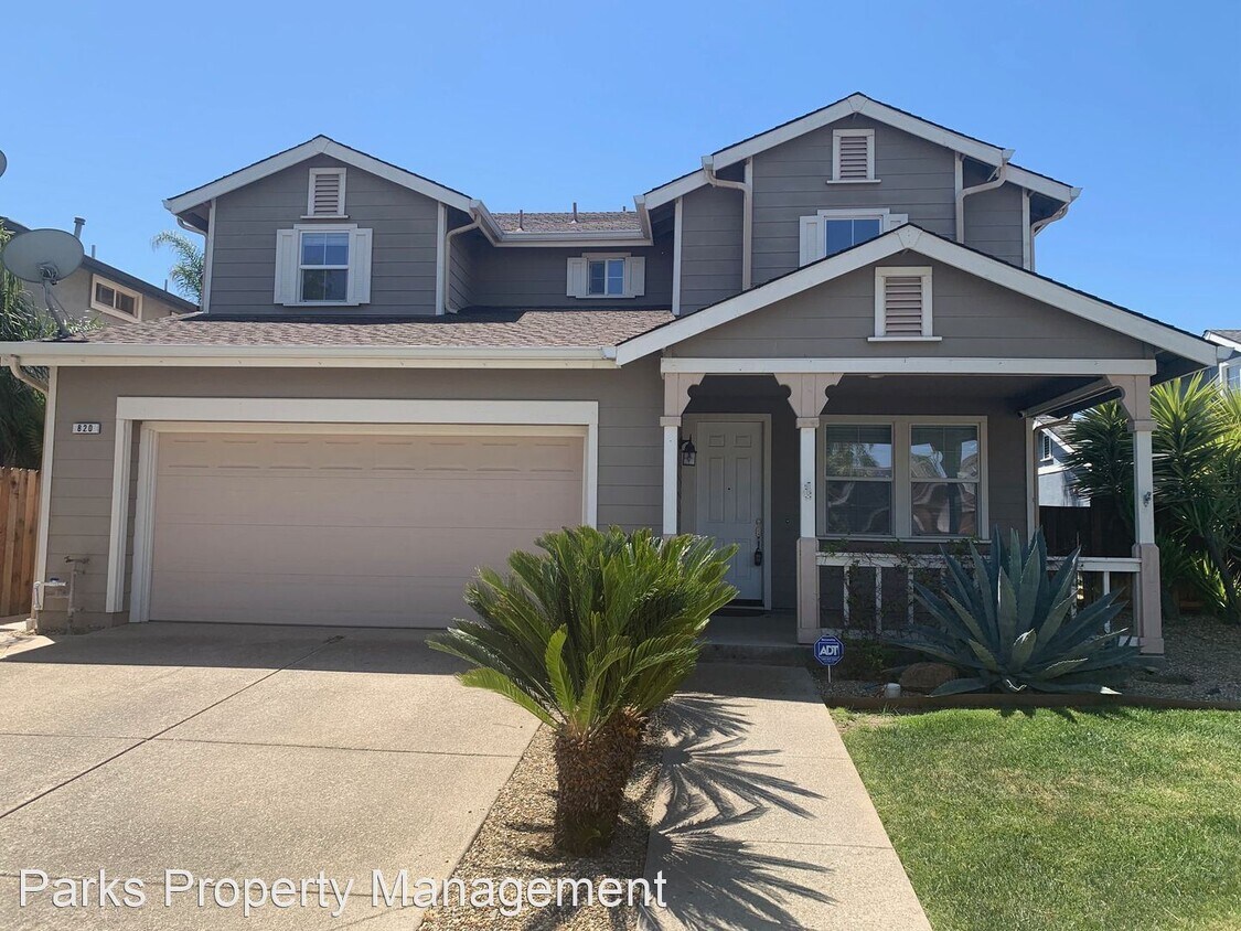 Primary Photo - 3 br, 2.5 bath House - 820 Boone Dr.