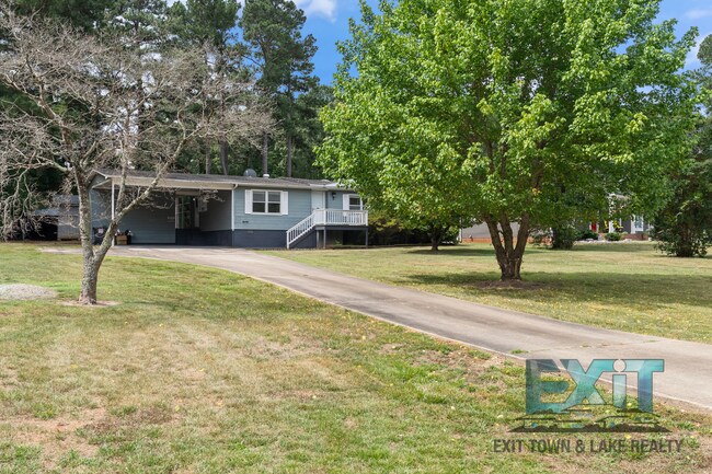 Building Photo - 2 Bedroom, 2 Bath Home located in Tanglewood Shores