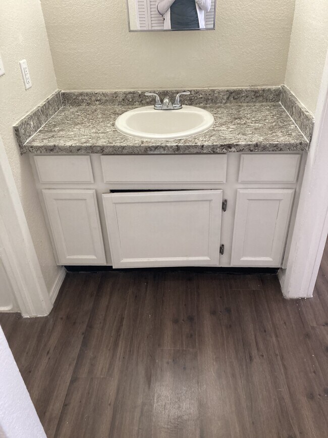 2BD, 1BA - 670SF - Tigua Village- All Utilities Included