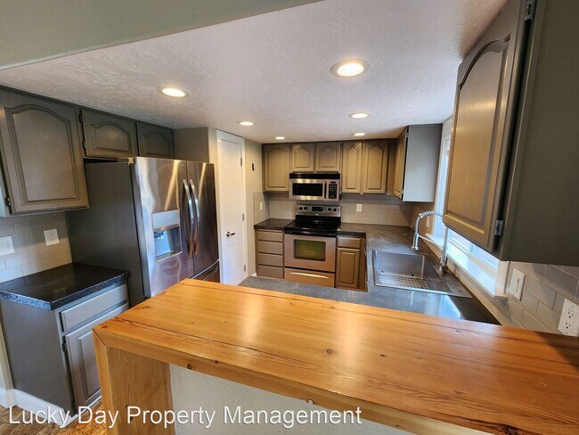 Foto del edificio - 3 br, 2 bath House - 961 W Newport