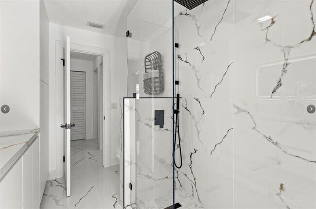 Foto del edificio - 1365 SW 14th St