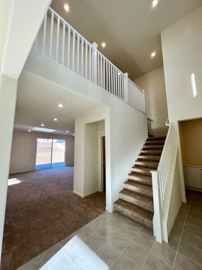 Foto del edificio - 5 Bedroom home with FULL MOTHER IN LAW SUI...