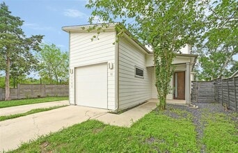 Building Photo - 1100 Saucedo St