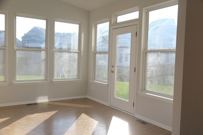 Building Photo - 1810 Oleander Dr