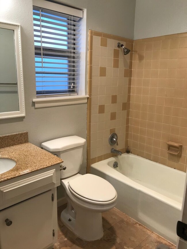 Foto del edificio - Available February 2026! Cozy and comfortable 3/2/2 brick home updated and in a quiet neighborhood.