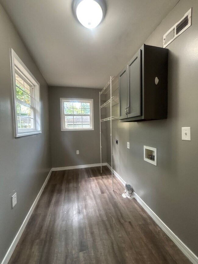 Building Photo - Adorable 3 bedroom 1 bath house