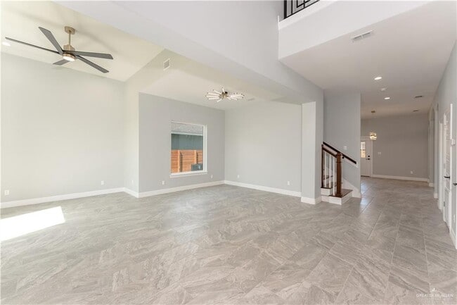 Building Photo - 38 Lago Delton