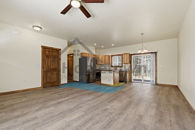 Building Photo - 2 Bedroom 1 Bathroom Home with a Single Car Garage Available in Blanchard!