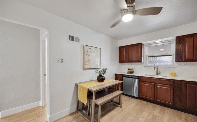 Foto del edificio - 713 Ave H