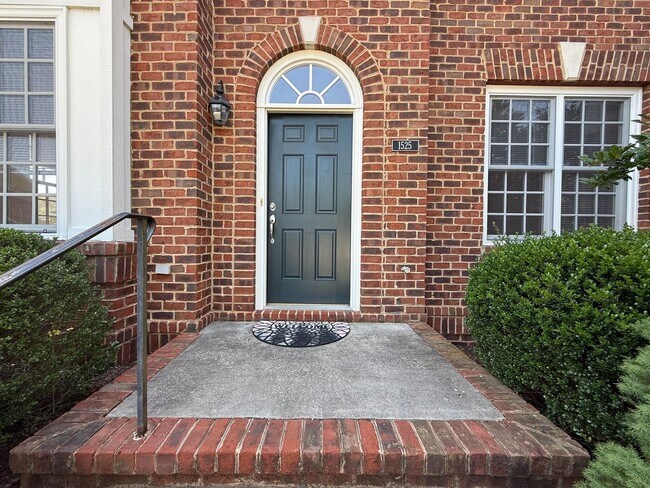 Foto del edificio - 1525 Old Trail Dr