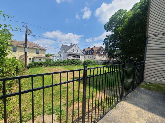 Foto del edificio - 73 Green Hill Pkwy