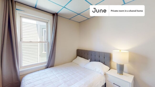 Foto del edificio - Private bedroom in 3 bed/1 bath Home