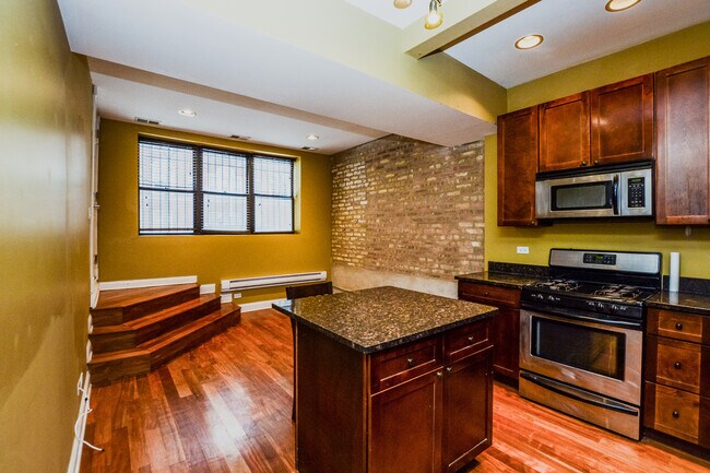 Foto del edificio - 2046 W Hood Ave