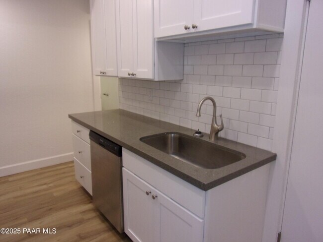 Building Photo - 5280 Diamond Dr