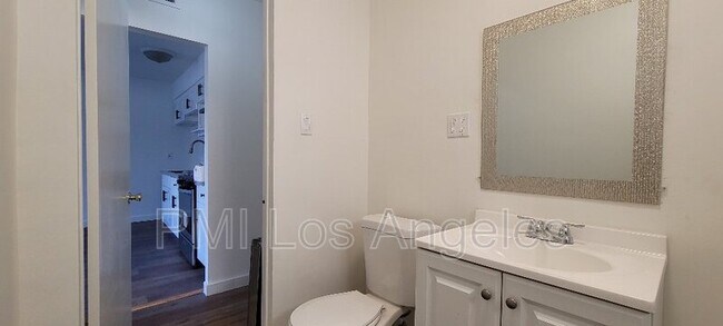 Foto del edificio - 975 N Oxford Ave