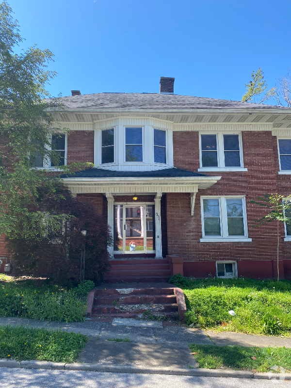 Building Photo - 331 Bellevue St
