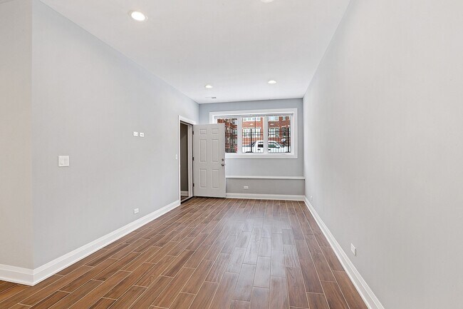 Foto del edificio - 5955 W Superior St