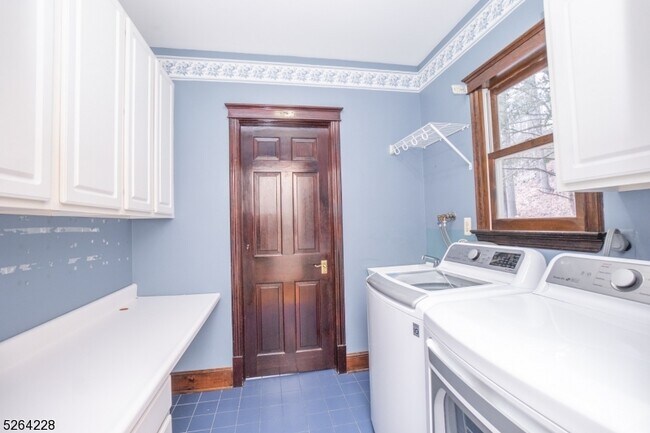 Building Photo - 541 Terrace Dr